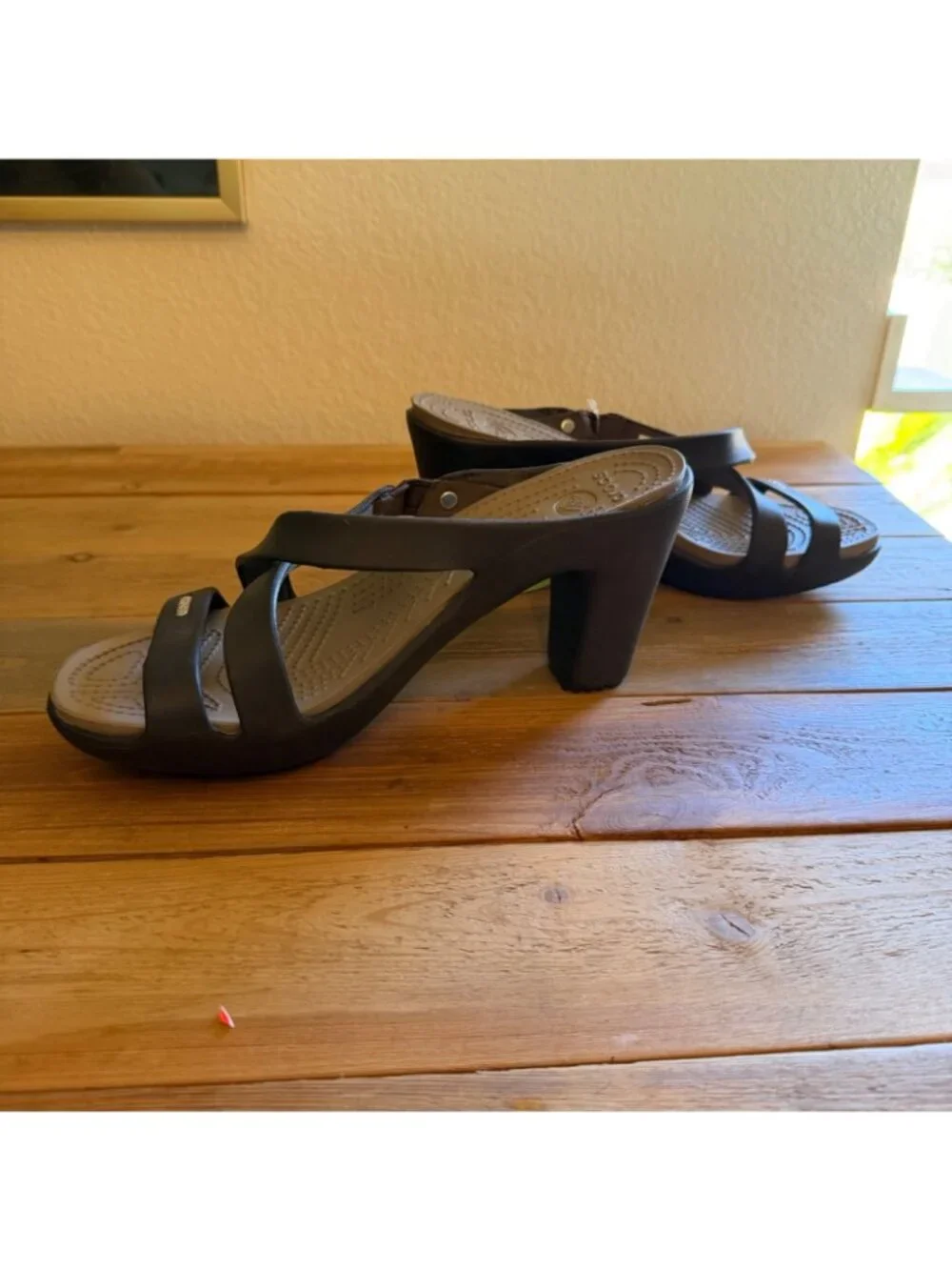 Crocs Cyprus IV Heel Sandals Women's Size 9 Espresso/Mushroom NWT - Picture 9 of 9